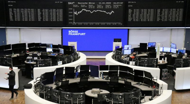 ARCHIV: Abbildung des Deutschen Aktienindex DAX an der Börse in Frankfurt, Deutschland, 11. Januar 2022. REUTERS/Staff