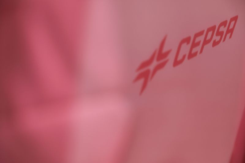 FOTO DE ARCHIVO: El logotipo de CEPSA en Madrid