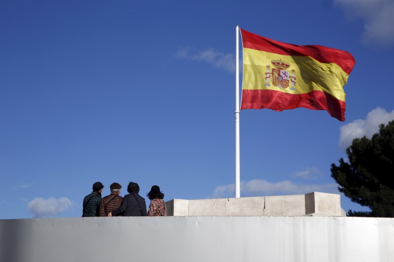 Una bandera española en la Plaza Colón de Madrid