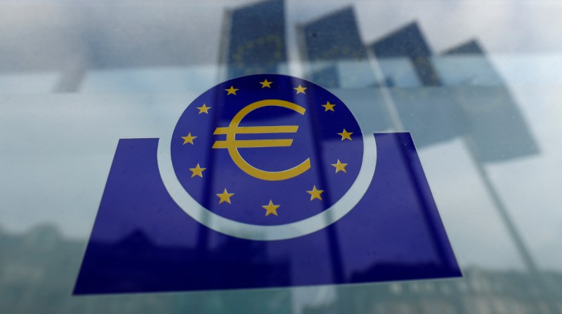 Il logo Bce a Francoforte, in Germania