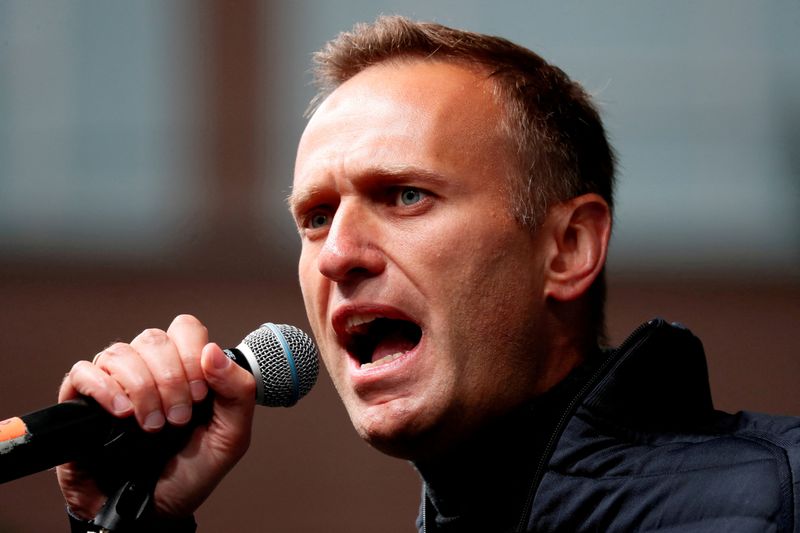 FOTO DE ARCHIVO: El opositor ruso Alexei Navalny pronuncia un discurso en Moscú en 2019