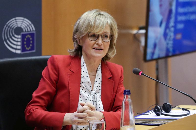 Mairead McGuinness, a capo dei servizi finanziari europei