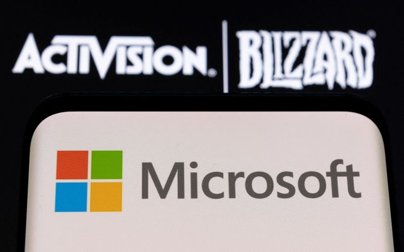 ARCHIV: Logos von Microsoft und Activision Blizzard