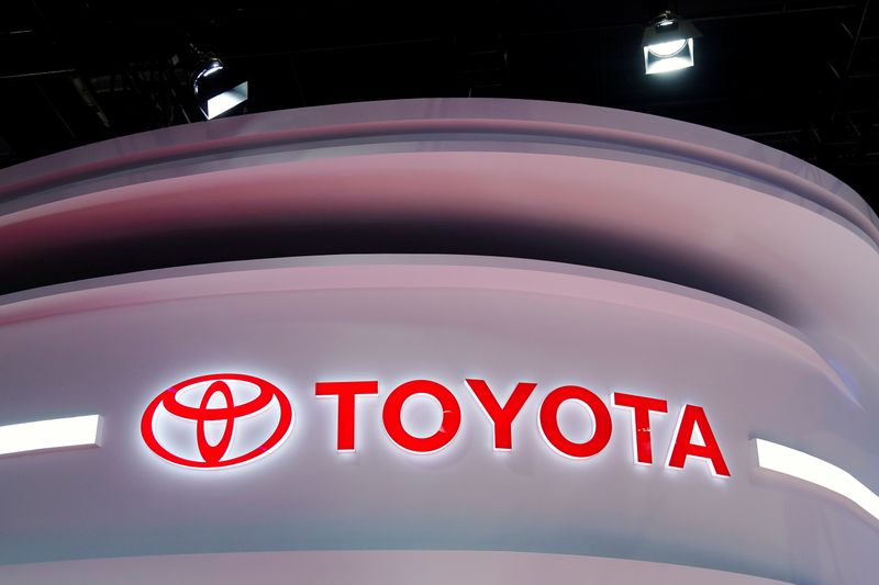 IMAGEN DE ARCHIVO. El logo de Toyota se ve durante un recorrido de la prensa en el Salón del Automóvil en Shanghái, en Shanghái, China