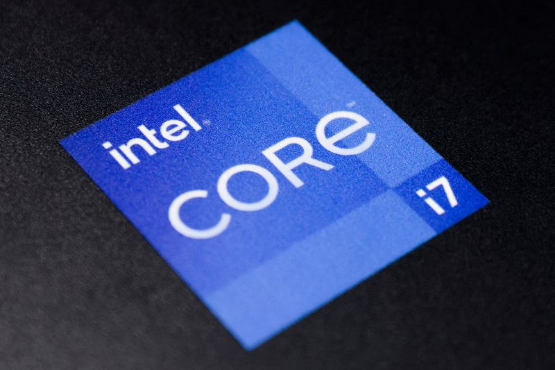 Il logo Intel su un display a New York