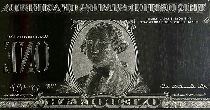 ARCHIV: Die Rückseite des ersten US-Präsidenten George Washington auf einer Gravurplatte für eine Ein-Dollar-Note im Bureau of Engraving and Printing in Washington, 14. November 2014. REUTERS/Gary Cameron