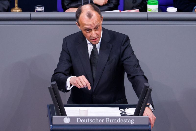 Der Vorsitzende der Christlich Demokratischen Partei (CDU), Friedrich Merz, während einer Sitzung des Bundestages in Berlin, Deutschland, 27. Januar 2022. REUTERS/Michele Tantussi