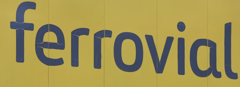 FOTO DE ARCHIVO: El logotipo de Ferrovial en Madrid
