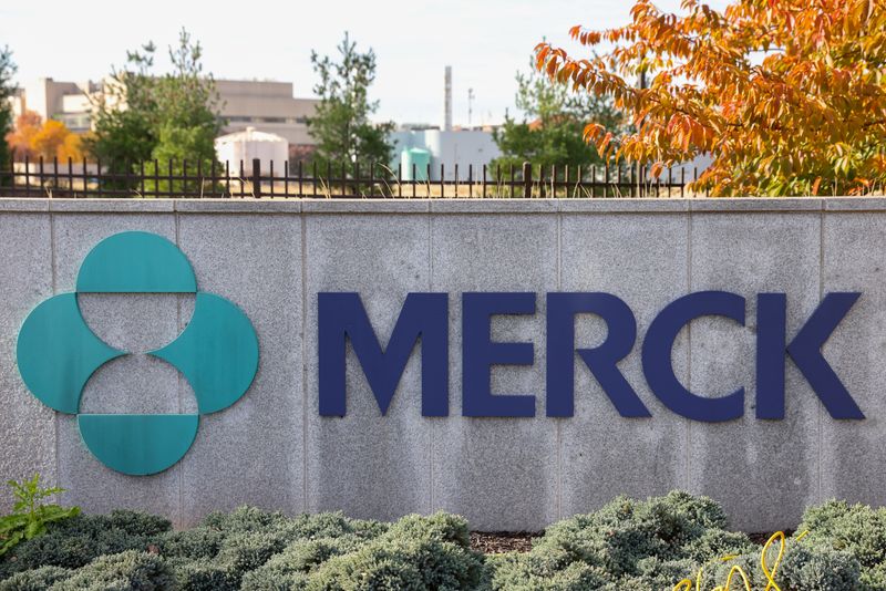 ARCHIV: Merck & Co. Logo am Firmensitz in Kenilworth, New Jersey, USA, 13. November 2021. REUTERS/Andrew Kelly