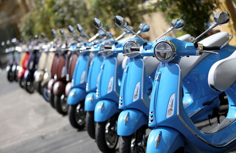 Diversi scooter Vespa, prodotti da Piaggio, a Pontedera