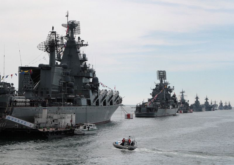 Buques de la Armada rusa anclados en una bahía del puerto de Sebastopol en el Mar Negro, en Crimea