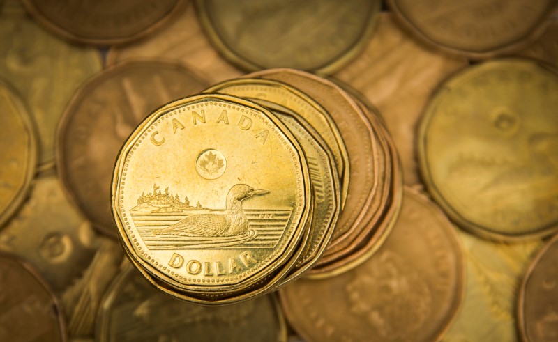 Canadian dollar hits 5-month high on rising exports