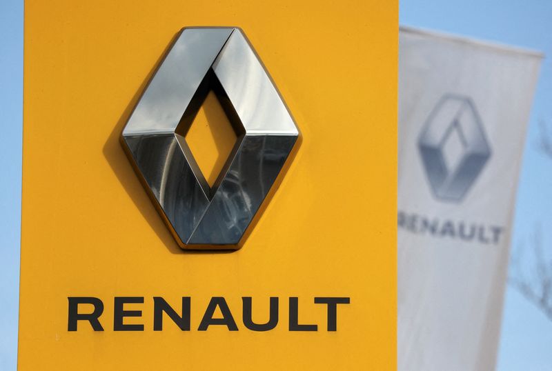 Un cartello con logo Renault a San Pietroburgo