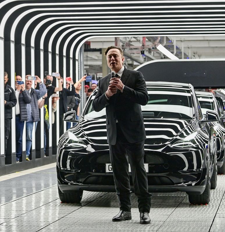 Elon Musk en la ceremonia de inauguración de la Gigafábrica de Tesla para coches eléctricos en Gruenheide