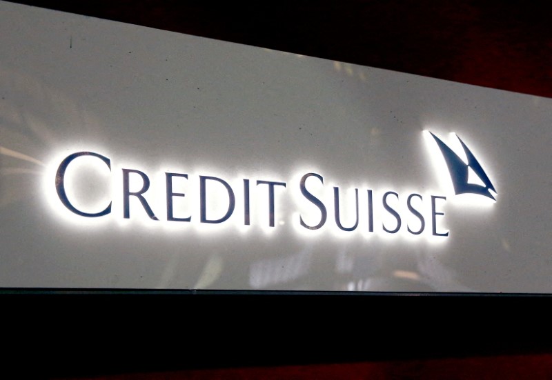 FOTO DE ARCHIVO: El logotipo de Credit Suisse en Zúrich