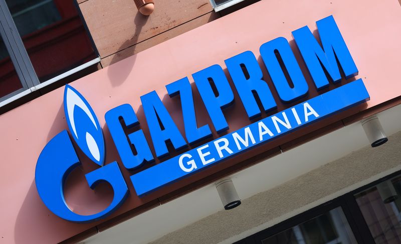 ARCHIV: Das Logo von Gazprom Germania am Hauptsitz in Berlin, Deutschland, 1. April 2022. REUTERS/Fabrizio Bensch