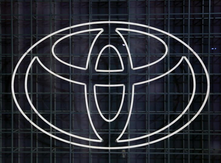 Foto de archivo del logo de Toyota
