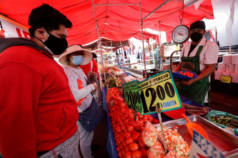 México suspende aranceles a la importación de alimentos básicos para combatir la inflación