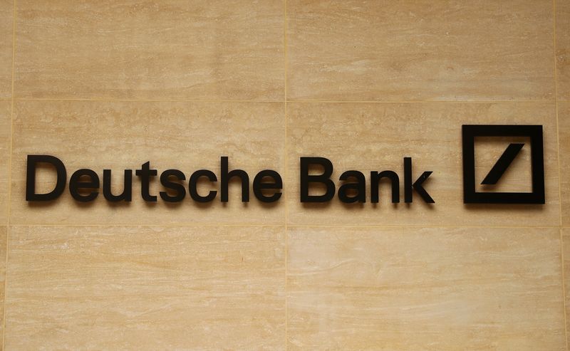 ARCHIV: Das Logo der Deutschen Bank in London, Großbritannien, 8. Juli 2019. REUTERS/Simon Dawson