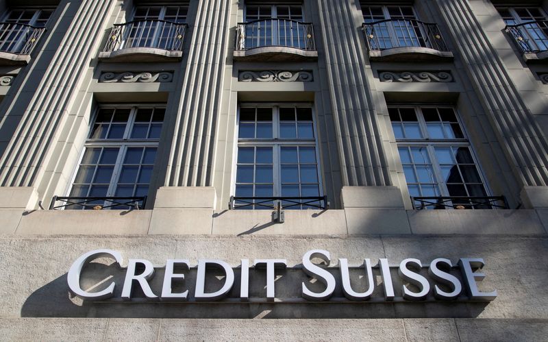 El logotipo del banco suizo Credit Suisse en una sucursal en Berna
