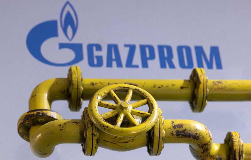 Canalizaciones de gas natural impresas en 3D sobre el logotipo de Gazprom