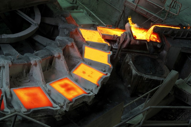 Imagen de archivo del proceso de fabricación de cátodos en una planta de la fundición de cobre de Codelco en Ventanas