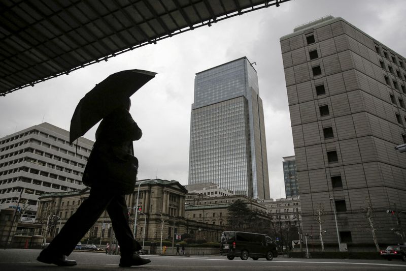日銀の関係者によると、企業が「現金」モデルを放棄するにつれて、日本の価格圧力は高まっている。