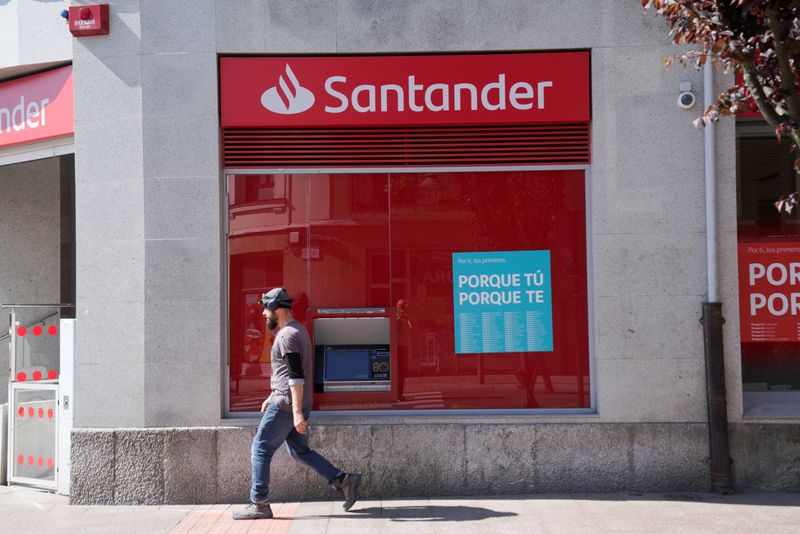 FOTO DE ARCHIVO: Una sucursal bancaria de Santander en Guernica