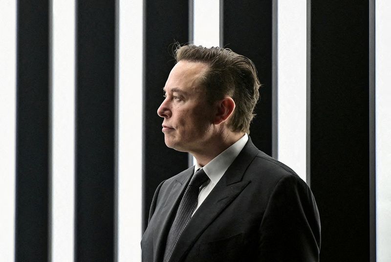 ARCHIV: Elon Musk bei der Eröffnungsfeier der neuen Tesla Gigafactory für Elektroautos in Grünheide, Deutschland, 22. März 2022. Patrick Pleul/Pool/REUTERS