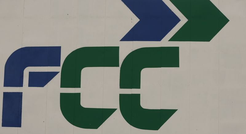 El logotipo del grupo español de construcción y servicios FCC en Madrid
