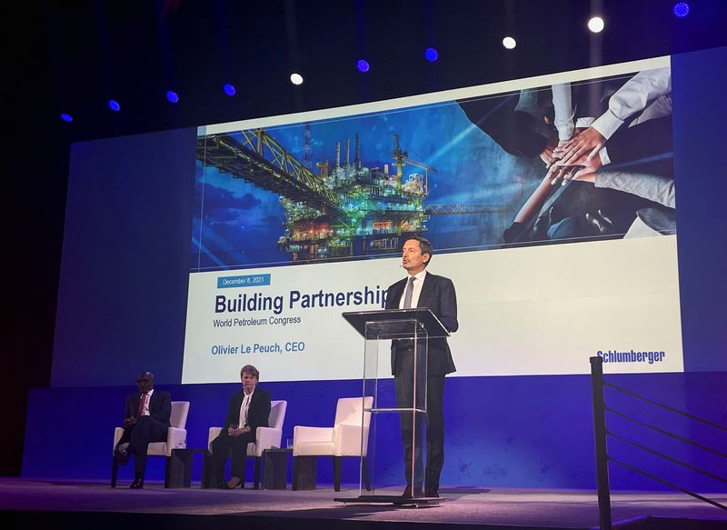FOTO DE ARCHIVO: Olivier Le Peuch, director general de Schlumberger, habla en el Congreso Mundial del Petróleo en Houston, Texas, Estados Unidos.