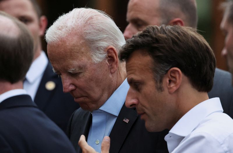 Le président américain Joe Biden et le président français Emmanuel Macron lors du sommet du G7