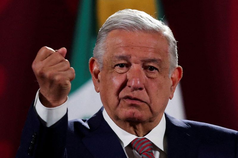 Presidente mexicano da marcha atrás en comparación entre Hitler y analista judío tras protesta
