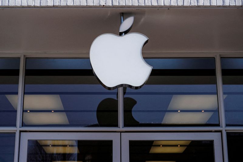 ARCHIV: Das Logo eines Apple Stores in Washington, USA