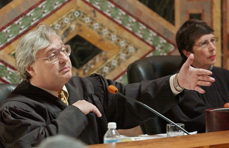 FILE PHOTO: 9TH US CIRCUIT COURT APPEALS JUDGE ALEX KOZINSKI QUESTIONS ATTORNEYS INSAN FRANCISCO.