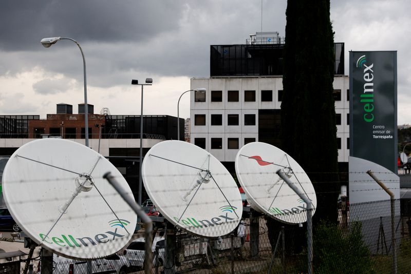 Antenas de telecomunicaciones de la empresa española de infraestructuras de telecomunicaciones Cellnex en Madrid, España