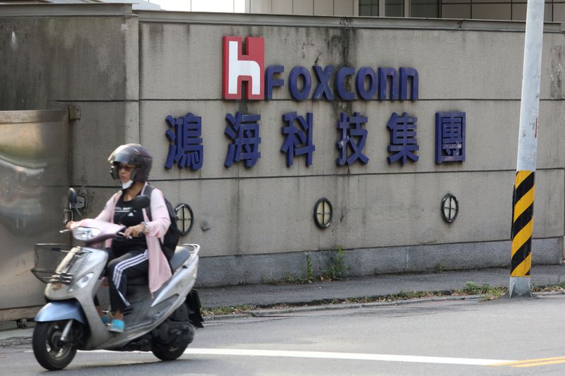 Perusahaan energi Indonesia Indika mengincar usaha EV senilai $ 2 miliar dengan Foxconn Taiwan Taiwan
