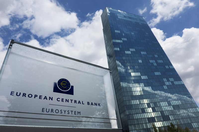 LA BCE OPTE POUR UNE HAUSSE DE TAUX SANS PRÉCÉDENT CONTRE L'INFLATION