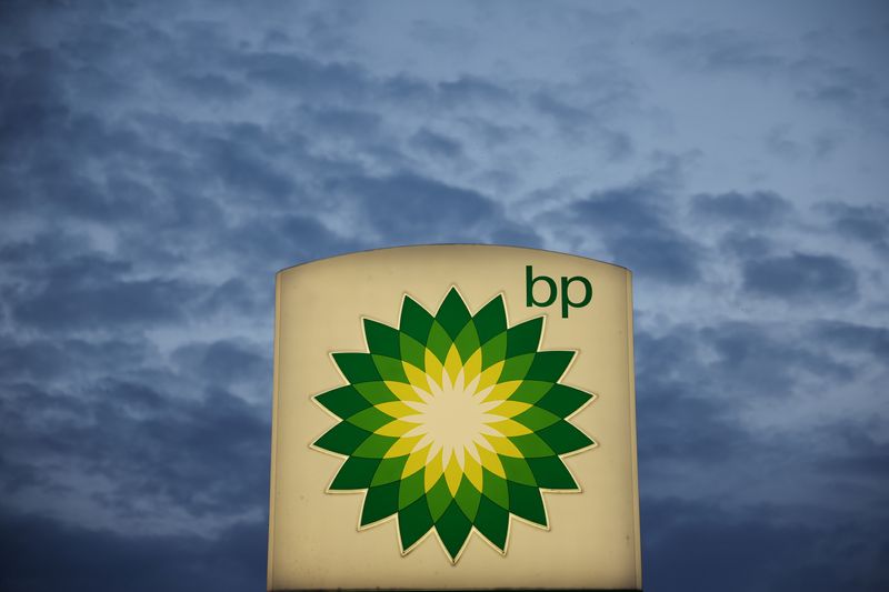 Il logo British Petrol BP è visibile in una stazione di servizio a Pienkow
