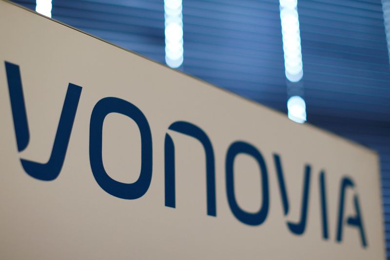 ARCHIV: Ein Logo des deutschen Immobilienunternehmens Vonovia ist während einer Pressekonferenz in Düsseldorf