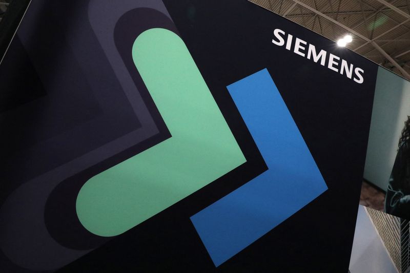 ARCHIV: Das Logo des deutschen multinationalen Mischkonzerns Siemens AG ist auf der Collision-Konferenz in Toronto