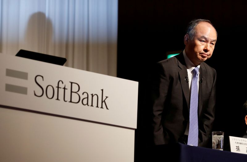 FOTO DE ARCHIVO: El director ejecutivo japonés de SoftBank Group Corp, Masayoshi Son, asiste a una conferencia de prensa en Tokio.