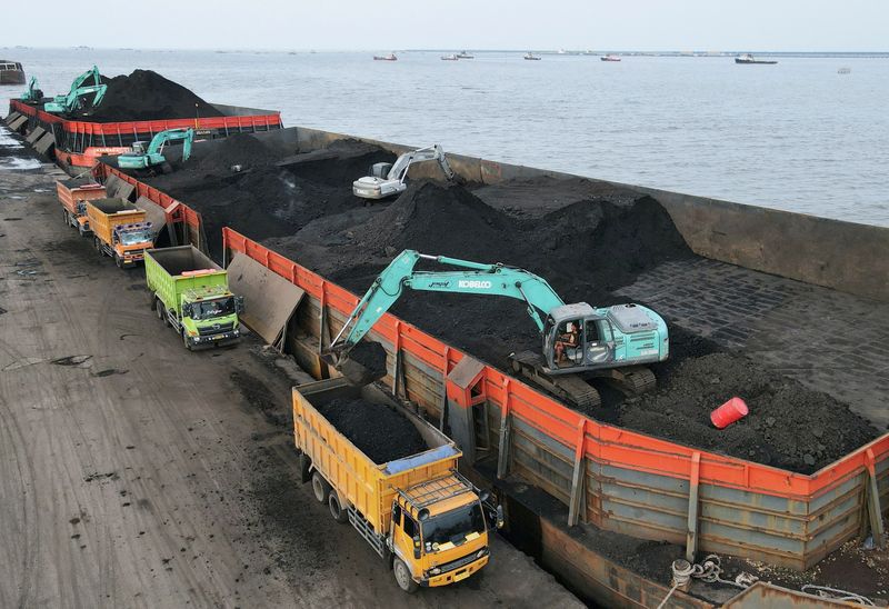 Anggota parlemen Indonesia menuntut aturan yang lebih ketat untuk menghindari krisis batubara lainnya