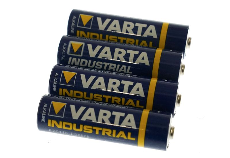 ARCHIV: Varta-Batteriezellen sind in dieser Bildillustration vom 27. September 2017 zu sehen.