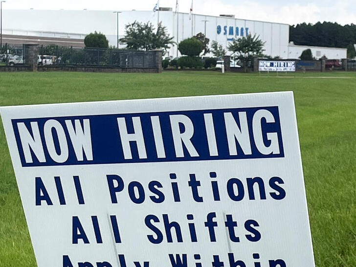 Imagen de archivo de un cartel ofreciendo trabajo en Luverne, Alabama, EEUU.