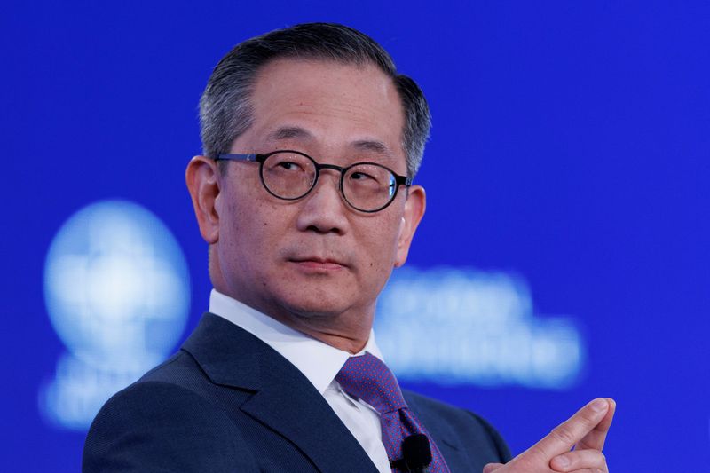 FILE PHOTO: Then-Carlyle CEO Kewsong Lee