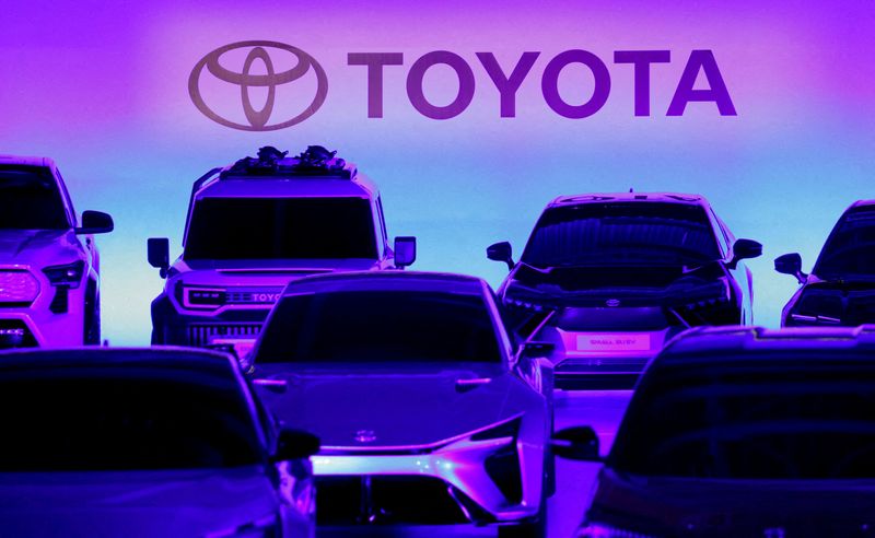 ARCHIV: Autos der Toyota Motor Corporation werden bei einem Briefing über die Strategien des Unternehmens für batteriebetriebene Elektrofahrzeuge in Tokio, Japan, gezeigt