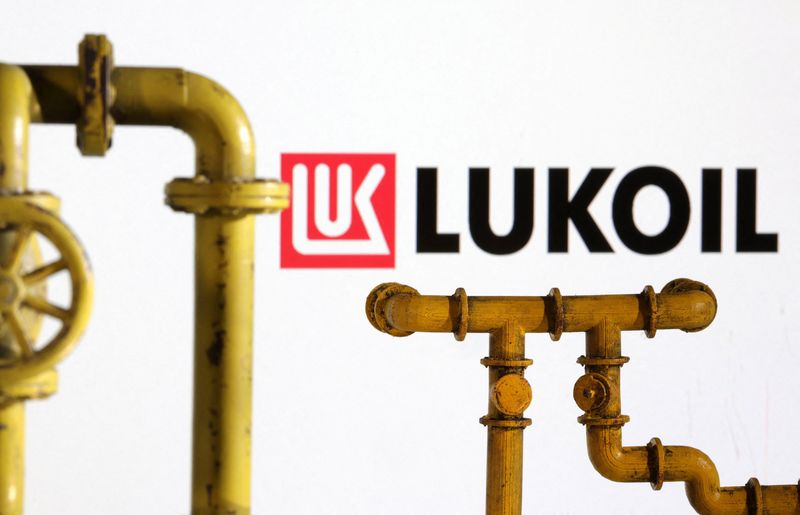 Lukoil nomina il nuovo manager per la raffineria italiana durante i colloqui di vendita