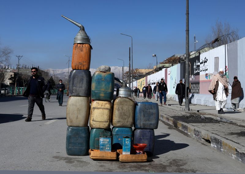 Чиновники Талибана приближаются к сделке по покупке бензина в России