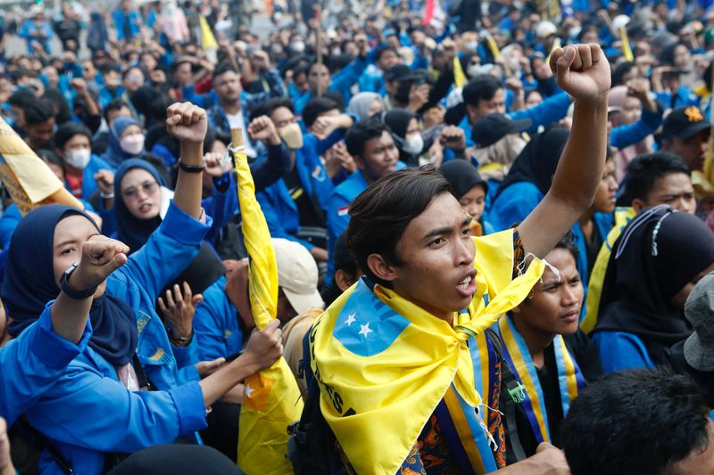 Protes diperkirakan terjadi saat kemarahan membara di seluruh Indonesia terhadap kenaikan harga bahan bakar